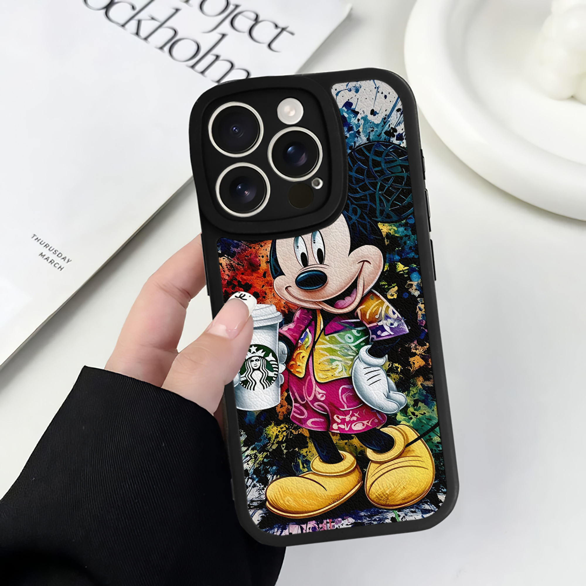 （画像用） ミッキーマウス Mickey Mouse 【iPhone 16シリーズ対応】シリコンスマホケース（レザー調） 材質：シリコン